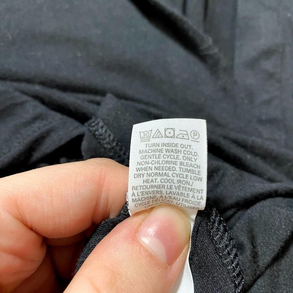 Victoria's Secret Black V-Neck Knit Top Sz S - Picture 8 of 8